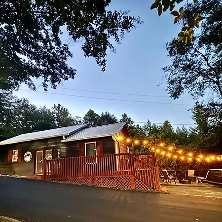 Smores Retreat - Minutes From Pf Parkway! Hot Tub And Fire Pit!